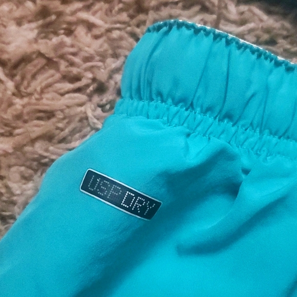 Bundle of 2 Shorts in Medium - Picture 4 of 7